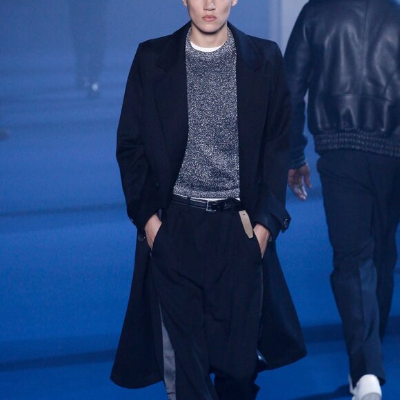 AMI AW/16 Runway Tinsel Tone Black and Silver Metallic Crewneck Sweater - Picture 3 of 10